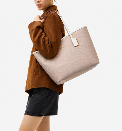 Mollie Tote Bag in Signature Canvas